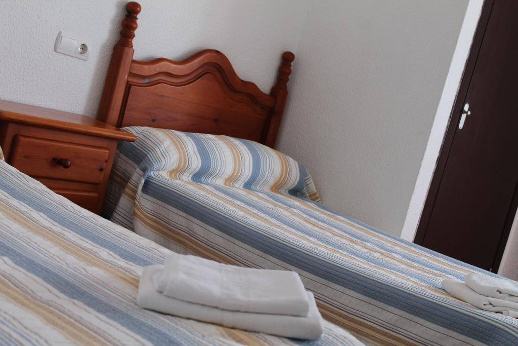 טורגואדיארו Hostal Montilla Sotogrande חדר תמונה