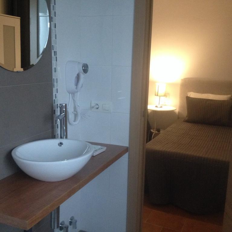 טורגואדיארו Hostal Montilla Sotogrande מראה חיצוני תמונה