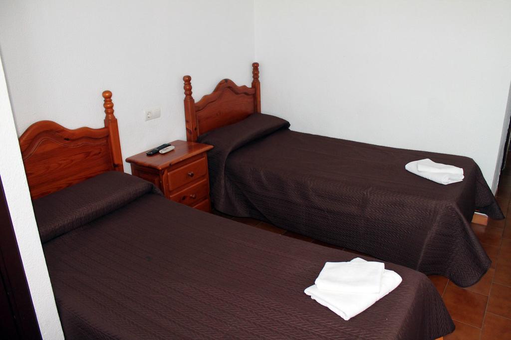 טורגואדיארו Hostal Montilla Sotogrande מראה חיצוני תמונה