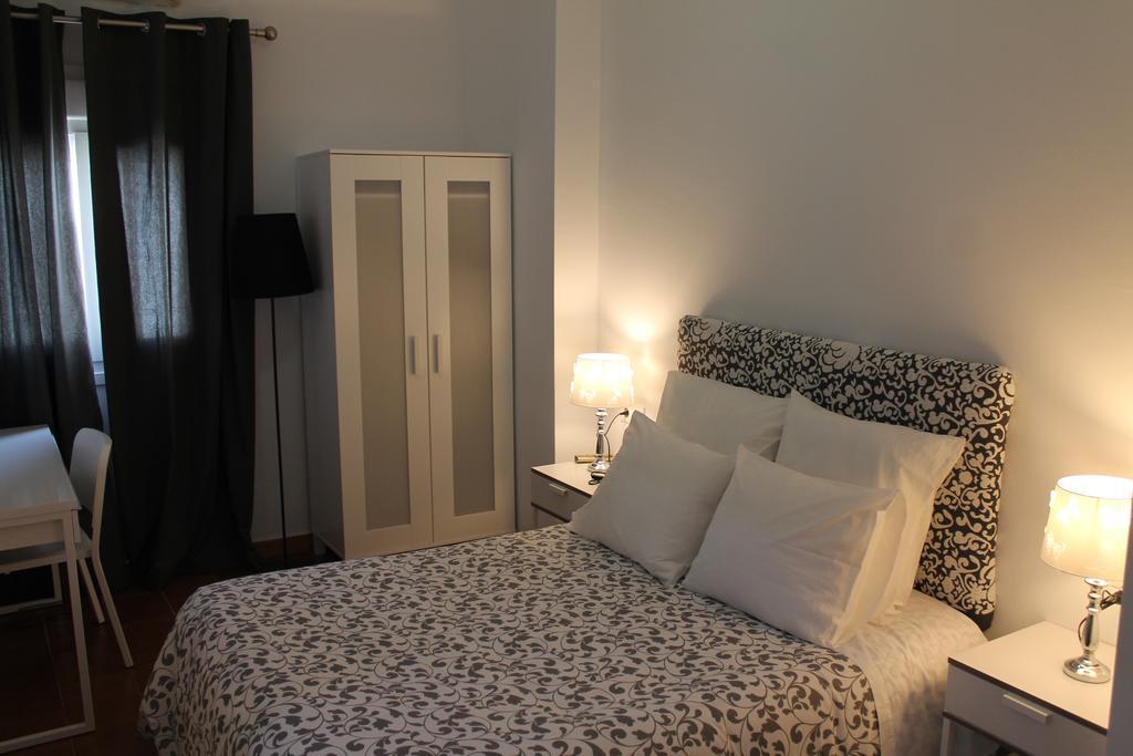 טורגואדיארו Hostal Montilla Sotogrande מראה חיצוני תמונה