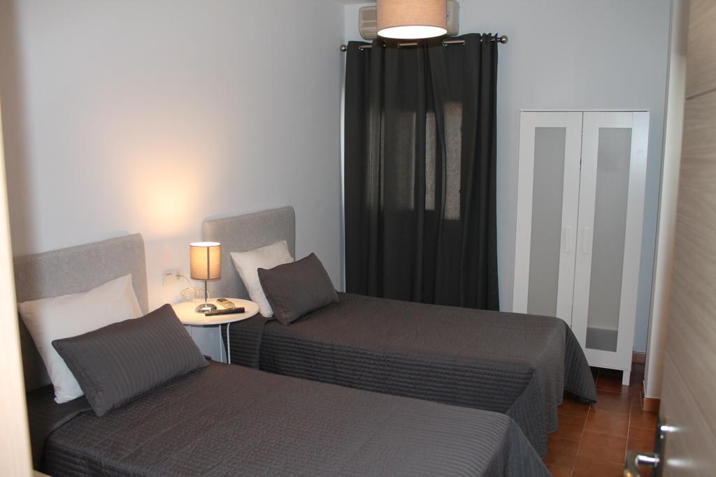 טורגואדיארו Hostal Montilla Sotogrande מראה חיצוני תמונה