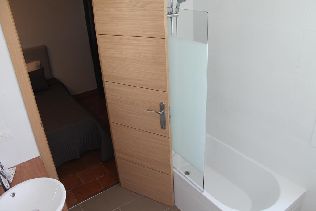 טורגואדיארו Hostal Montilla Sotogrande מראה חיצוני תמונה